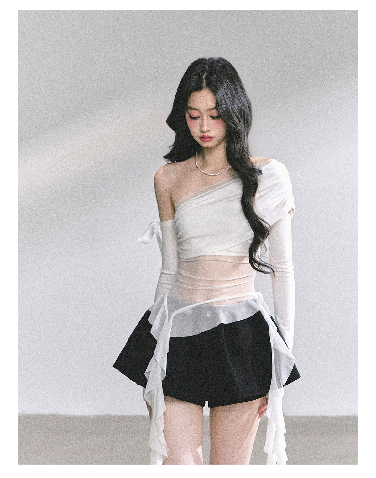 SHAOYEYAN Off-Shoulder Lace Slim Fit Long Sleeve Tee