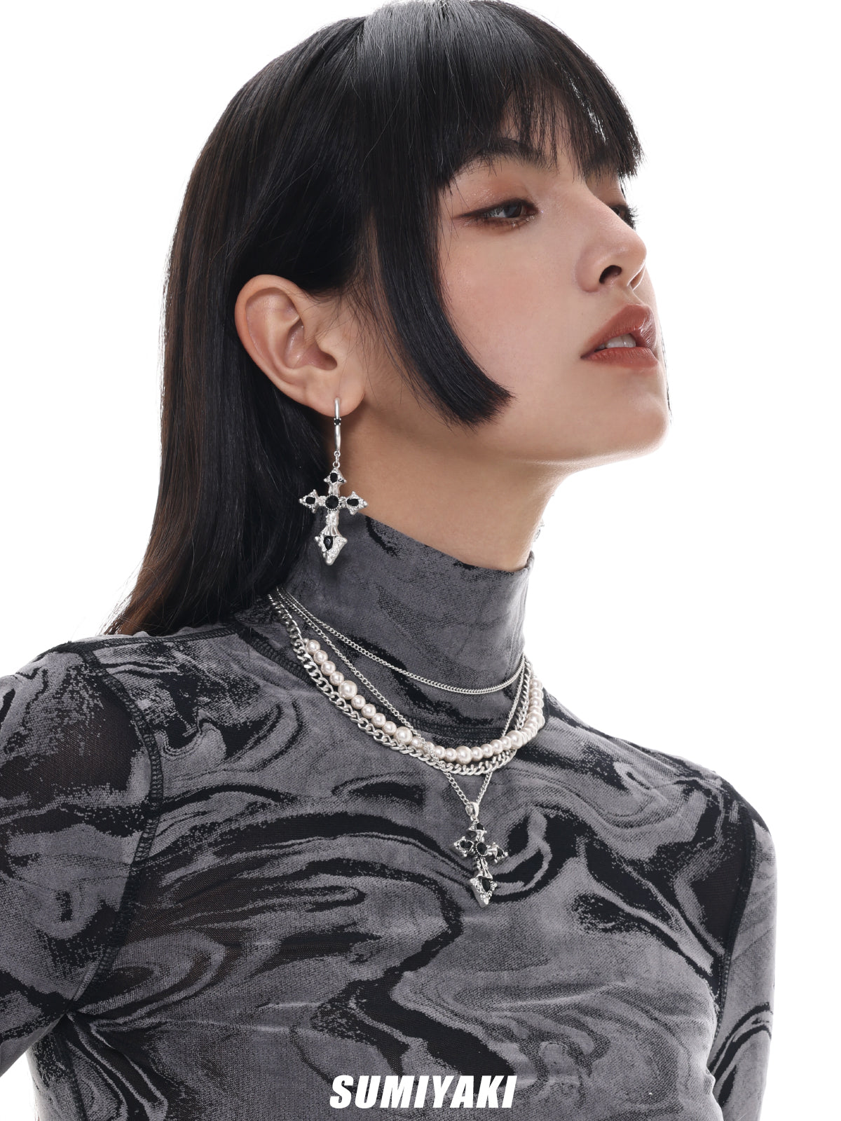 SUMIYAKI Baroque Pearl Cross Necklace