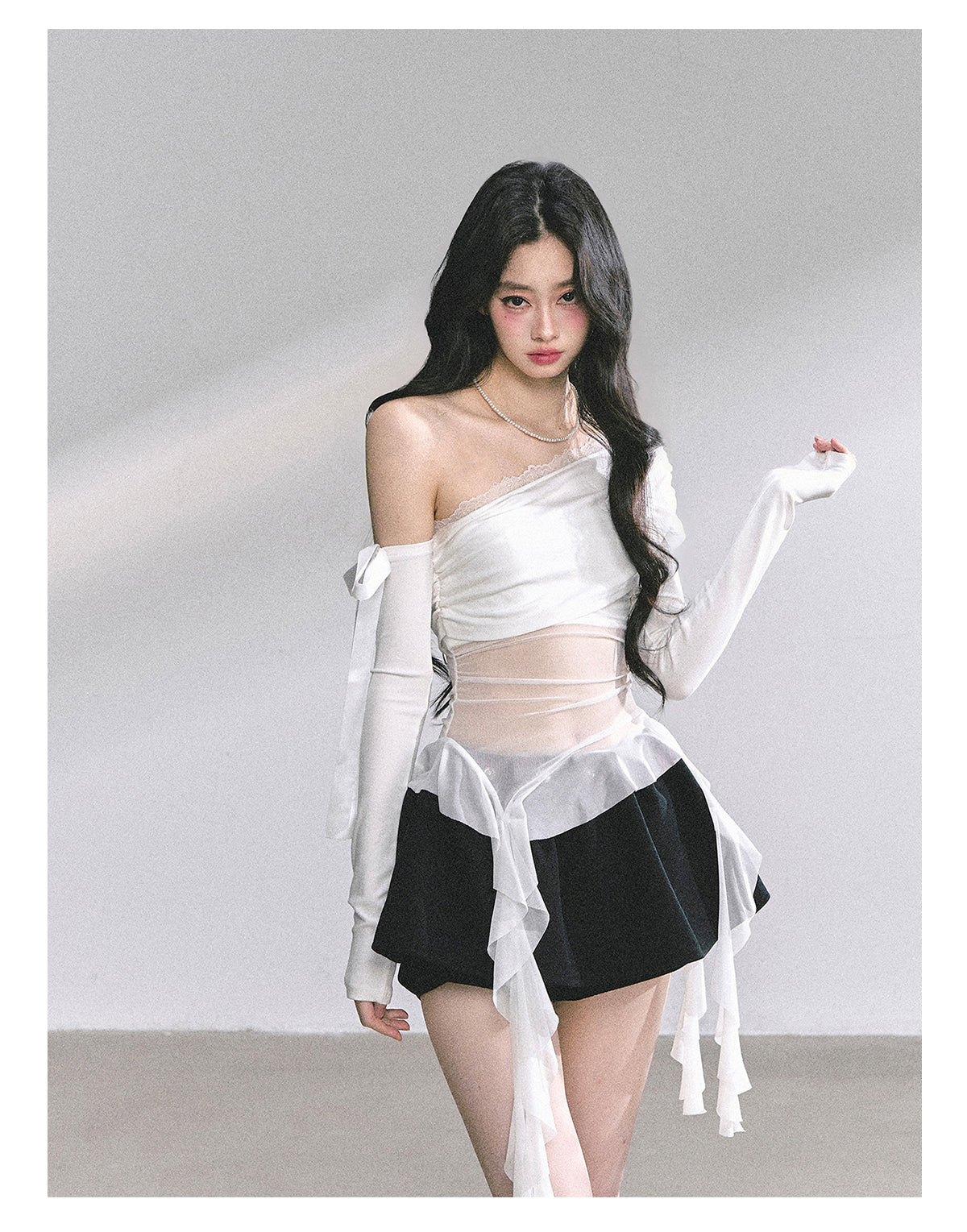 SHAOYEYAN Off-Shoulder Lace Slim Fit Long Sleeve Tee