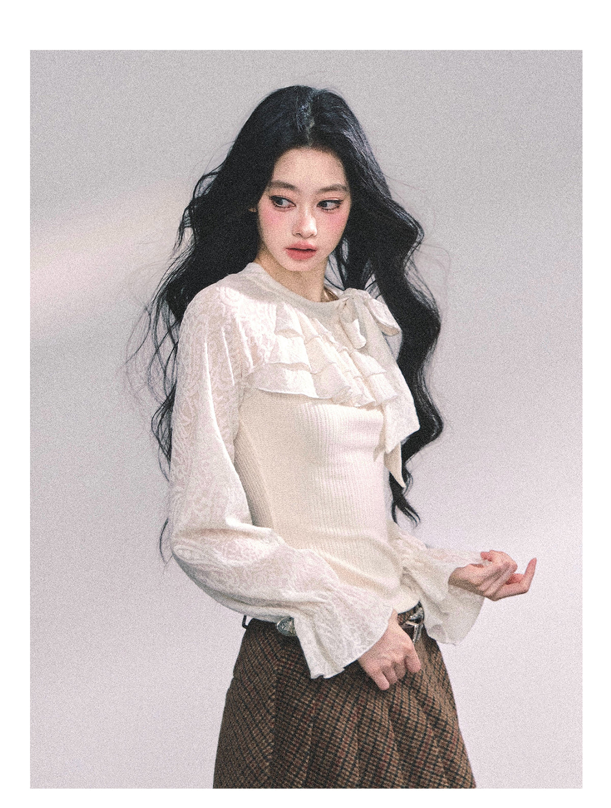 ShaoYeYan White Moonlight Fake Two-Layer French Lace Trim T-Shirt