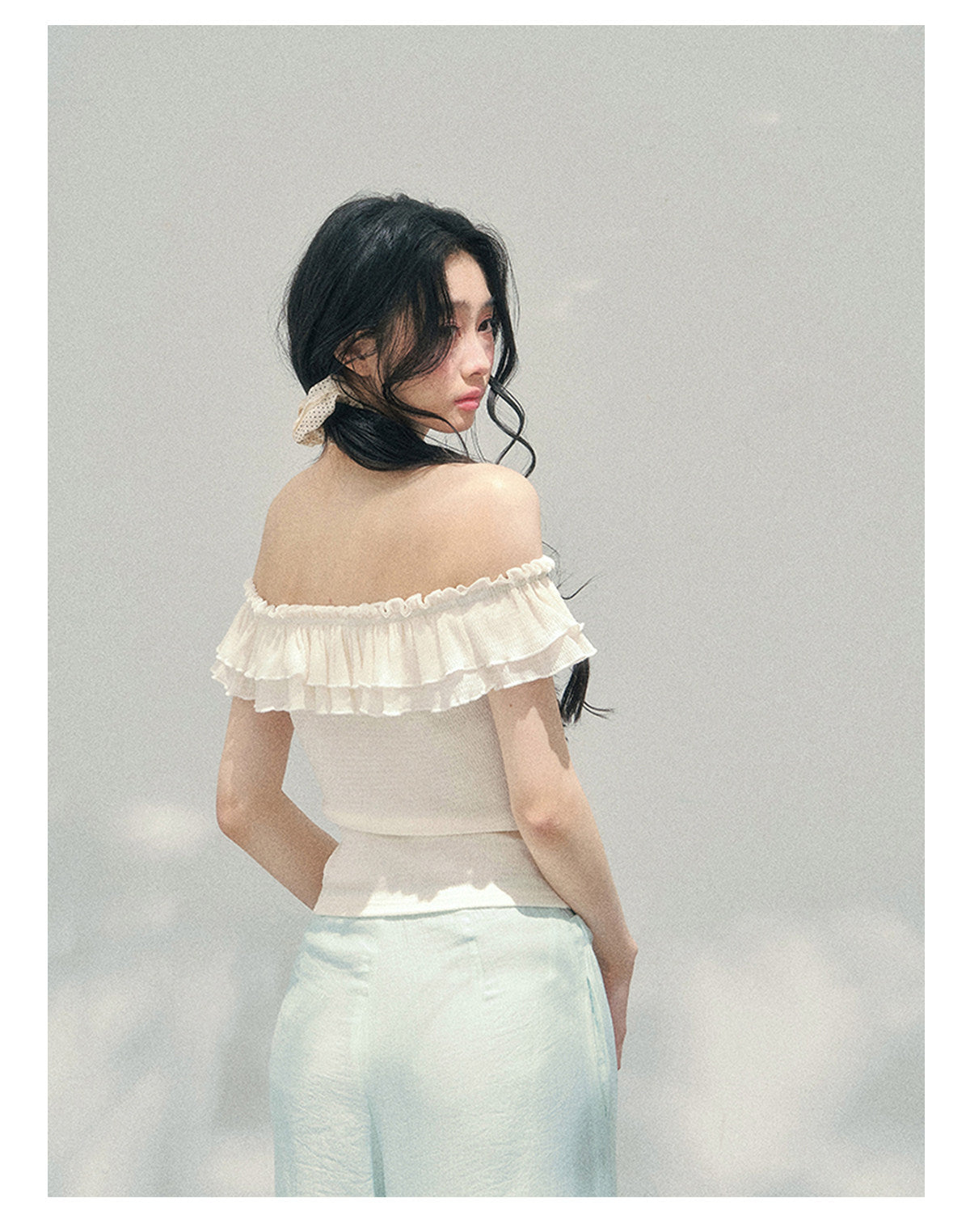 ShaoYeYan Aomalm White Pear Falls on Shoulder Off-Shoulder Ruffle Tee