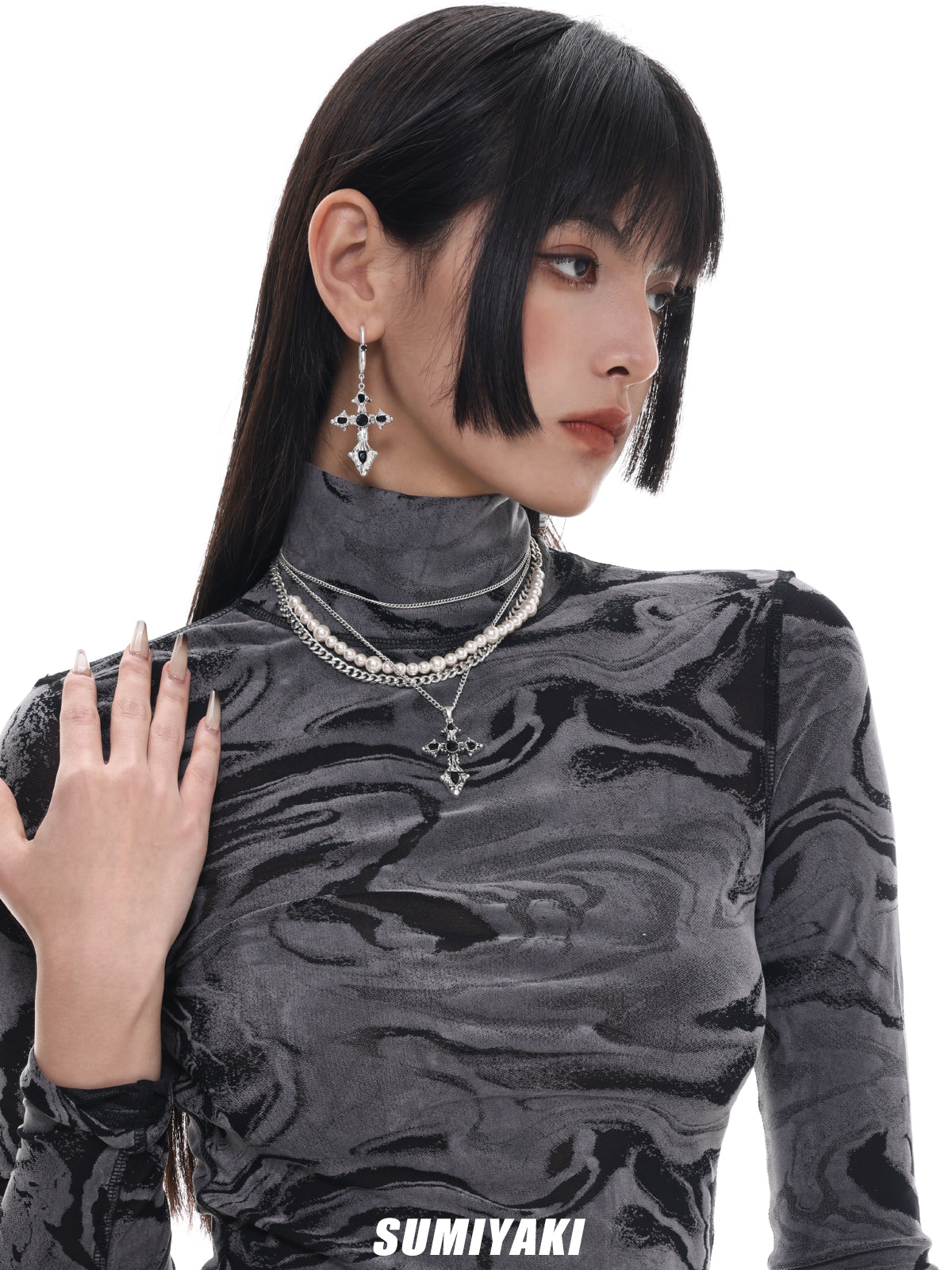 SUMIYAKI Baroque Pearl Cross Necklace