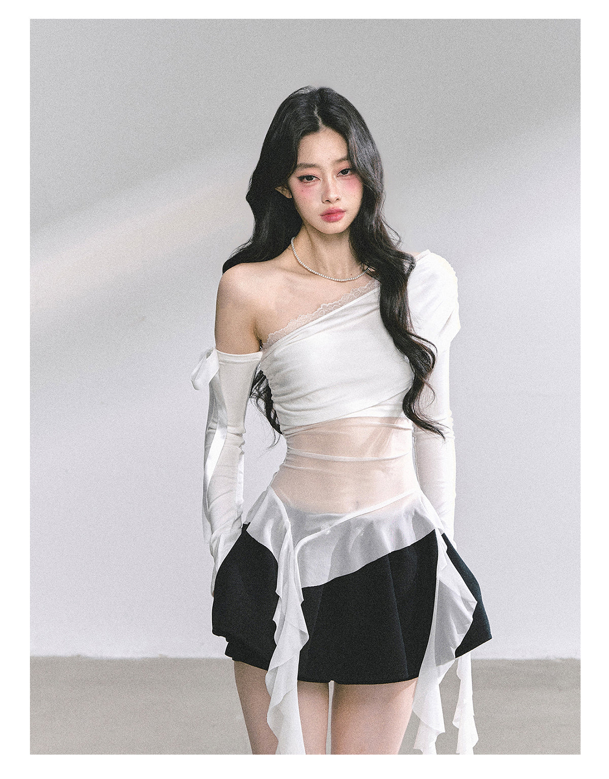 SHAOYEYAN Off-Shoulder Lace Slim Fit Long Sleeve Tee