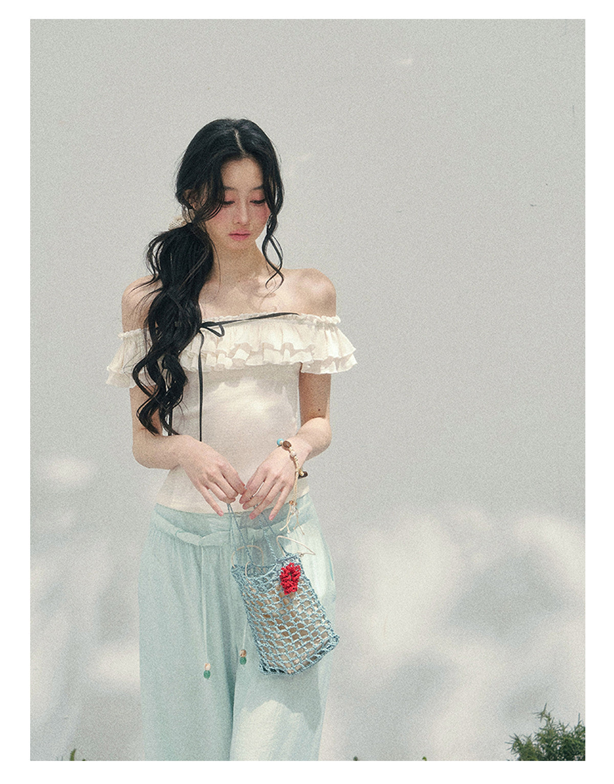 ShaoYeYan Aomalm White Pear Falls on Shoulder Off-Shoulder Ruffle Tee